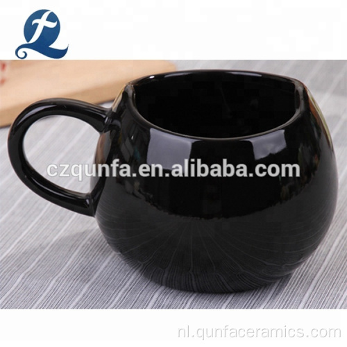 Aangepaste ronde zwarte keramische koffiemok met handvat